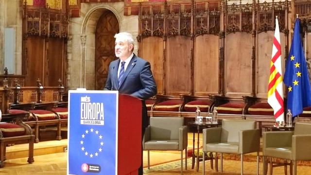 El alcalde de Barcelona, Jaume Collboni, este martes en el acto de izado de la bandera de Europa