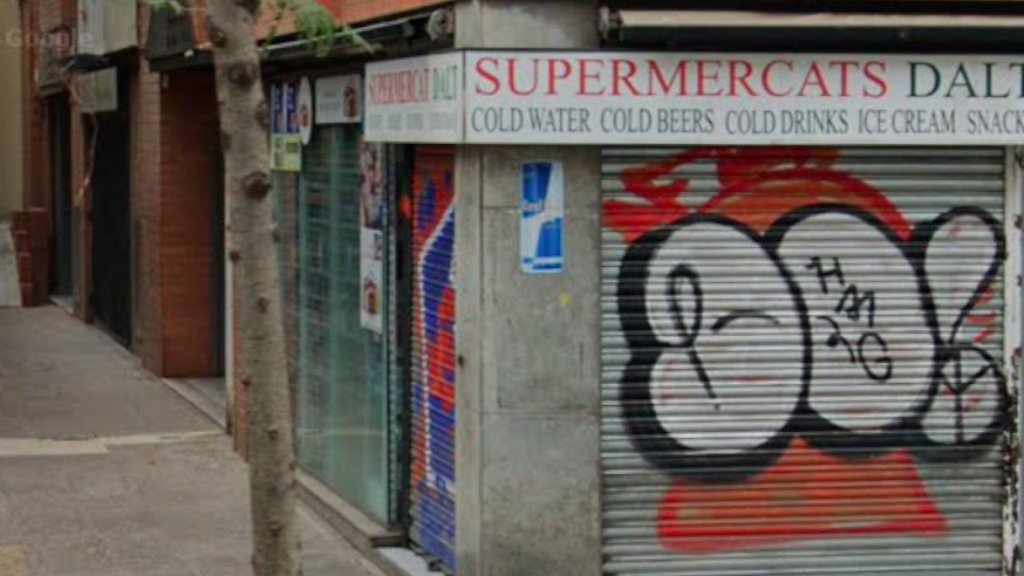 Supermercado 24 horas en la calle travessera de Dalt de Gràcia