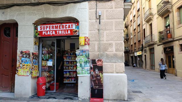 Uno de los denominados autoservicios de la calle Gran Gràcia