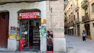 Los supermercados 24 horas proliferan en las zonas residenciales de Gràcia en Barcelona