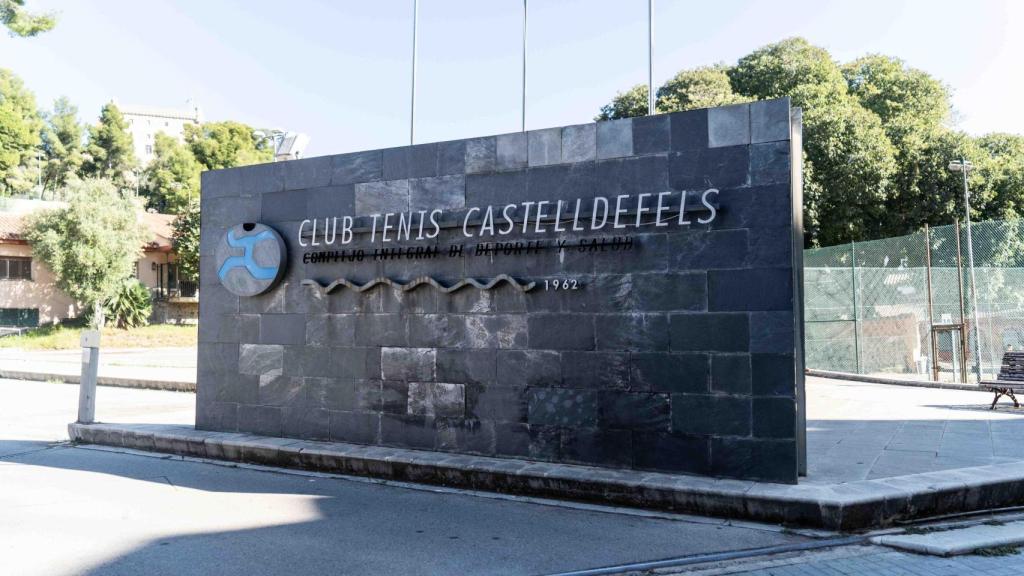 Acceso al Club de Tenis Castelldefels