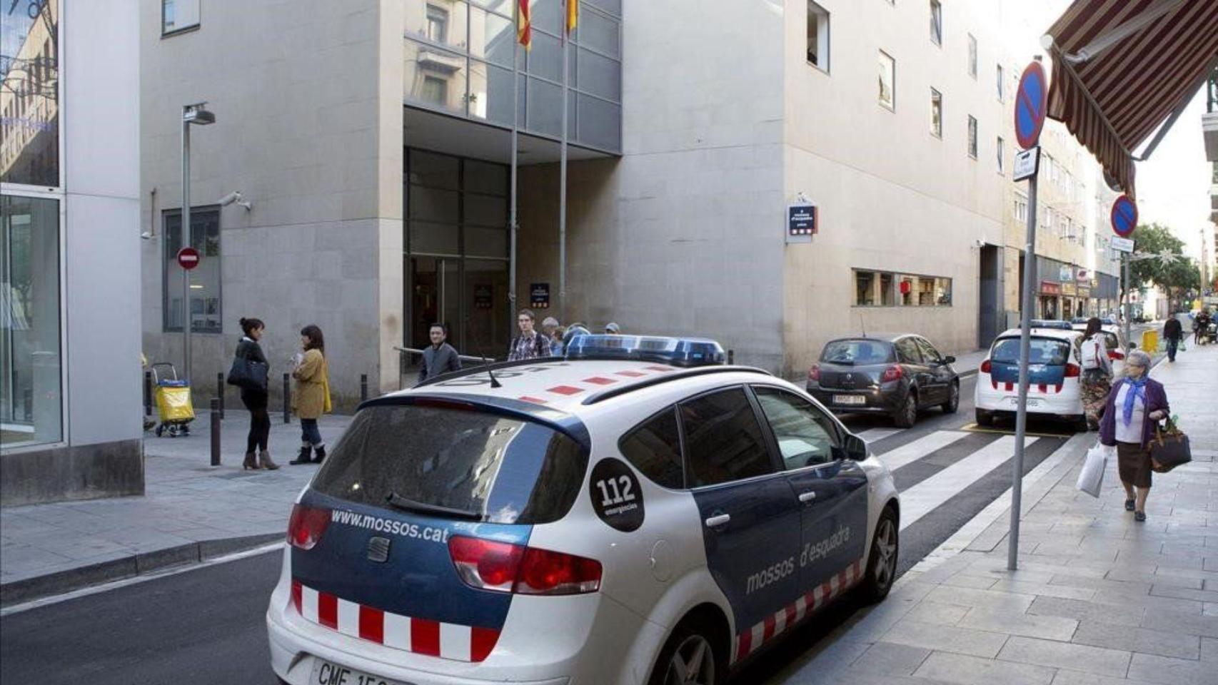 Exterior de la comisaría de mossos de Ciutat Vella