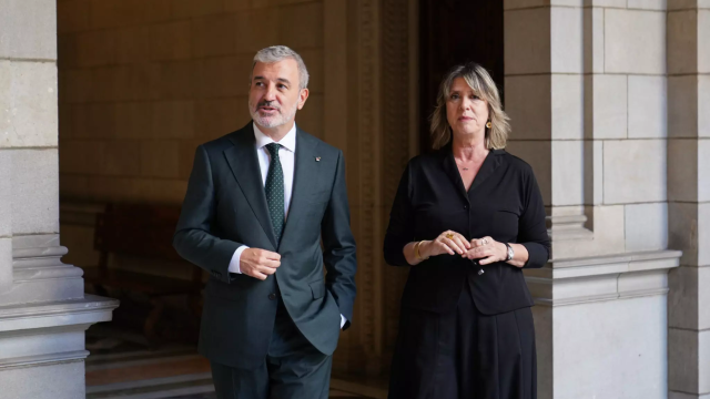 Jaume Collboni, alcalde de Barcelona, y Carmen Zapata, alcaldesa de noche