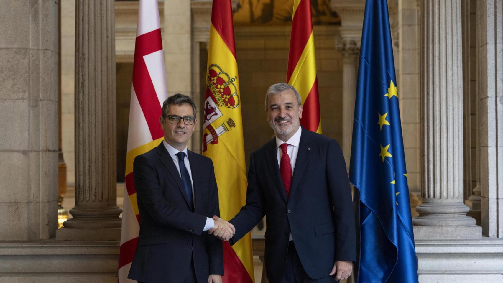 El ministro de Justicia, Félix Bolaños, durante el encuentro mantenido con el alcalde de Barcelona, Jaume Collboni