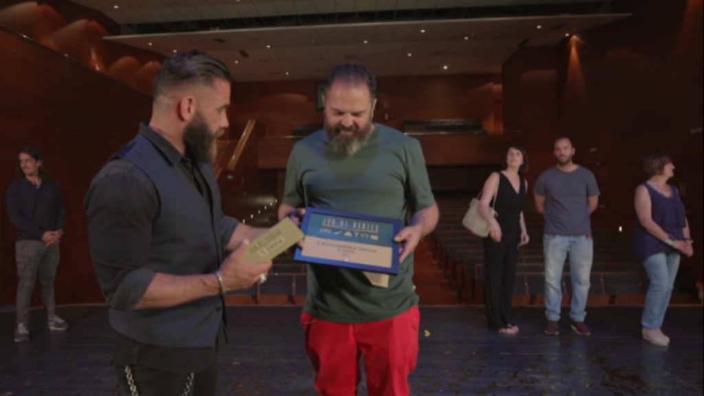 Ribas y Miquel Vila, del Baena, recibiendo el premio