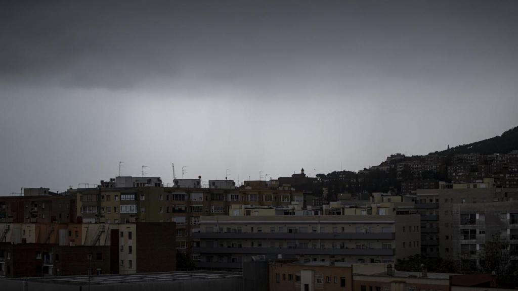 Cielo nublado en la ciudad de Barcelona