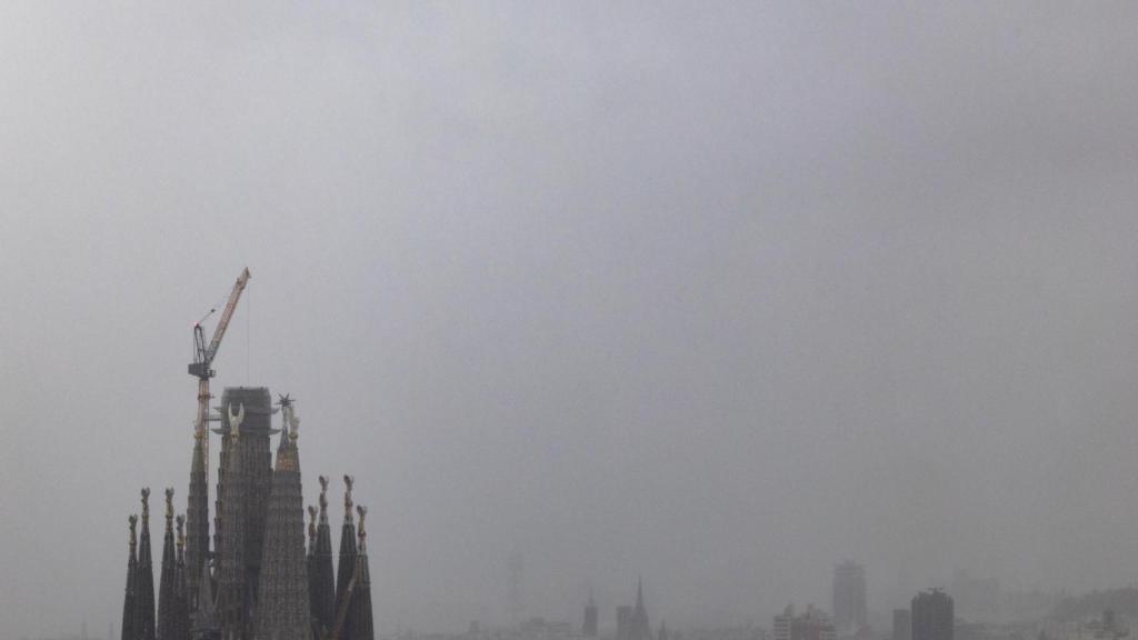 Panorámica de Barcelona durante la tormenta de la DANA este miércoles, 30 de octubre