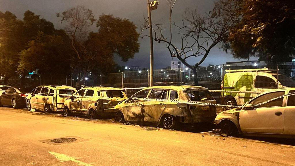 Coches quemados en la zona de la Pollancreda