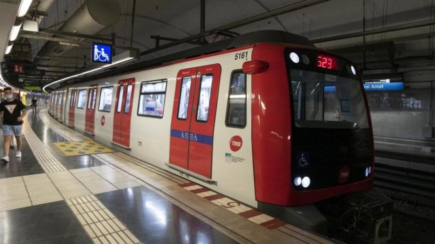 Cerrado el acceso de una estación del metro de Barcelona