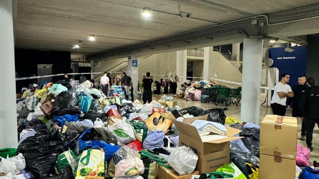 La Curva RCDE, desbordada de alimentos y ropa para ayudar a los afectados por la DANA