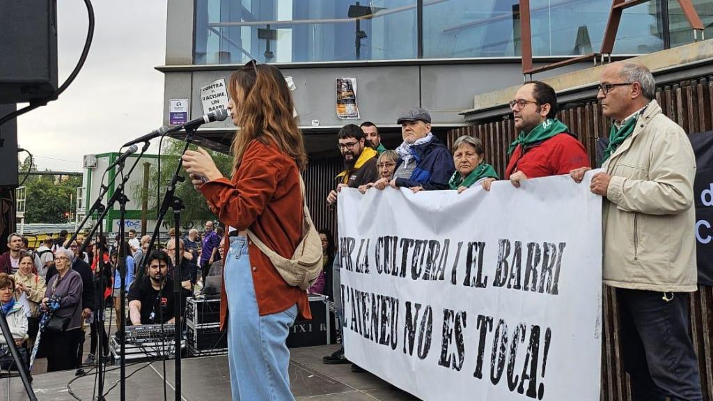 Entidades vecinales exigen la expropiación del local del Ateneu del Clot para salvarlo