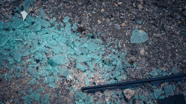 Cristales de un vehículo rotos tras un accidente de tráfico