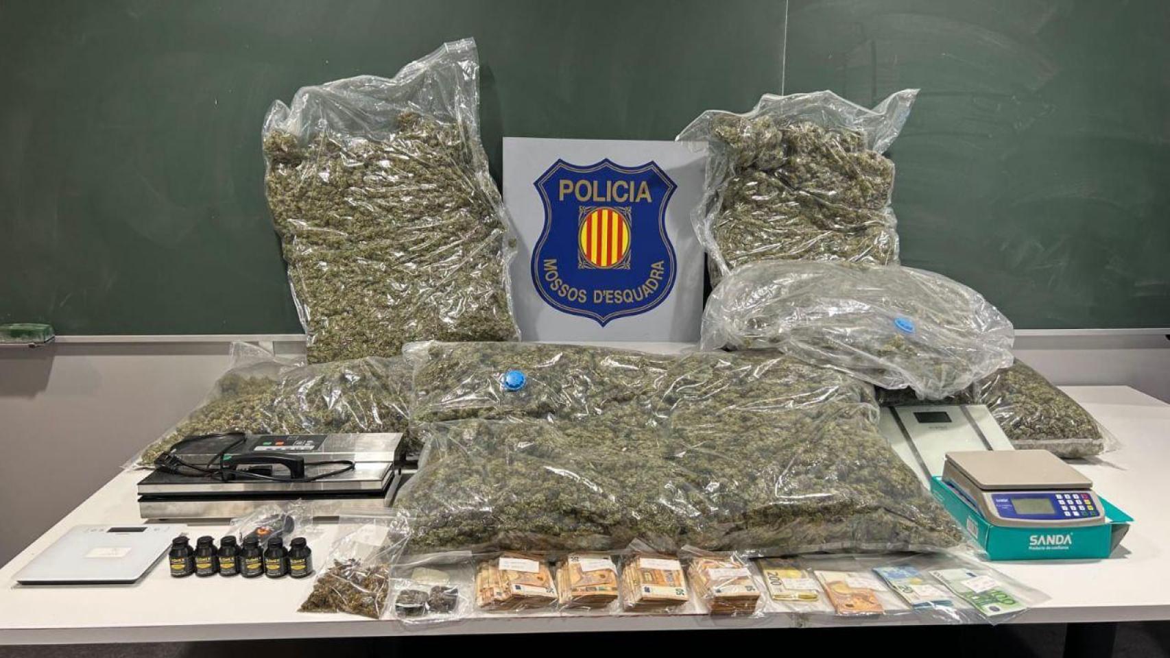 Detenido un joven de 24 años con 70 kilos de marihuana en el barrio de Gràcia de Barcelona