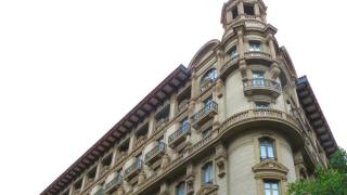 Barcelona trasladará 700 funcionarios a un edificio histórico para construir vivienda pública