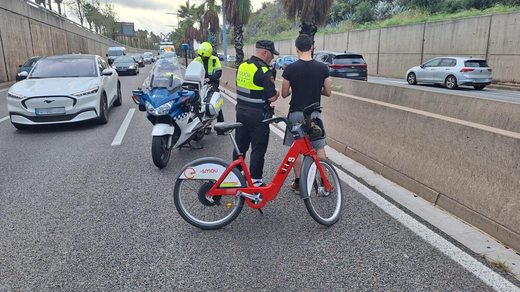 La Guardia Urbana pilla a un usuario de Bicing que circulaba por la Ronda de Dalt