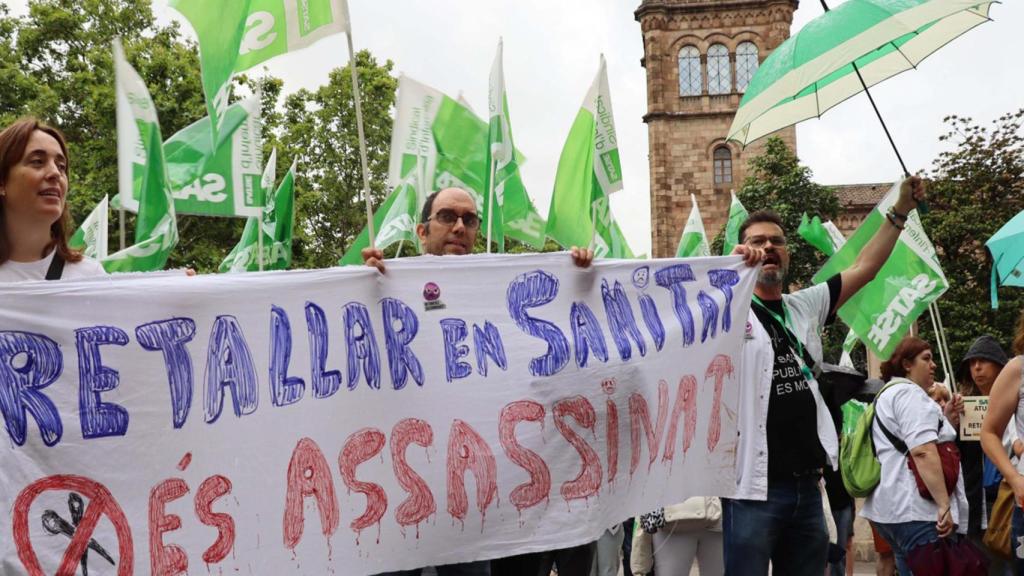 Manifestación organizada por SATSE Catalunya contra los recortes este verano 2024