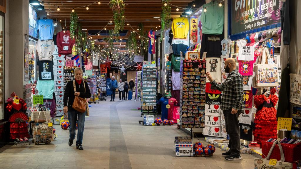 Locales de souvenirs de Galeries Maldà, ubicados en la entrada de Portaferrissa