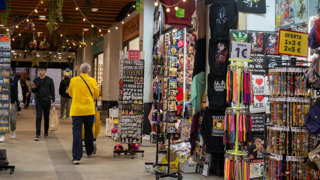 Locales de souvenirs de Galeries Maldà, ubicados en la entrada de Portaferrissa