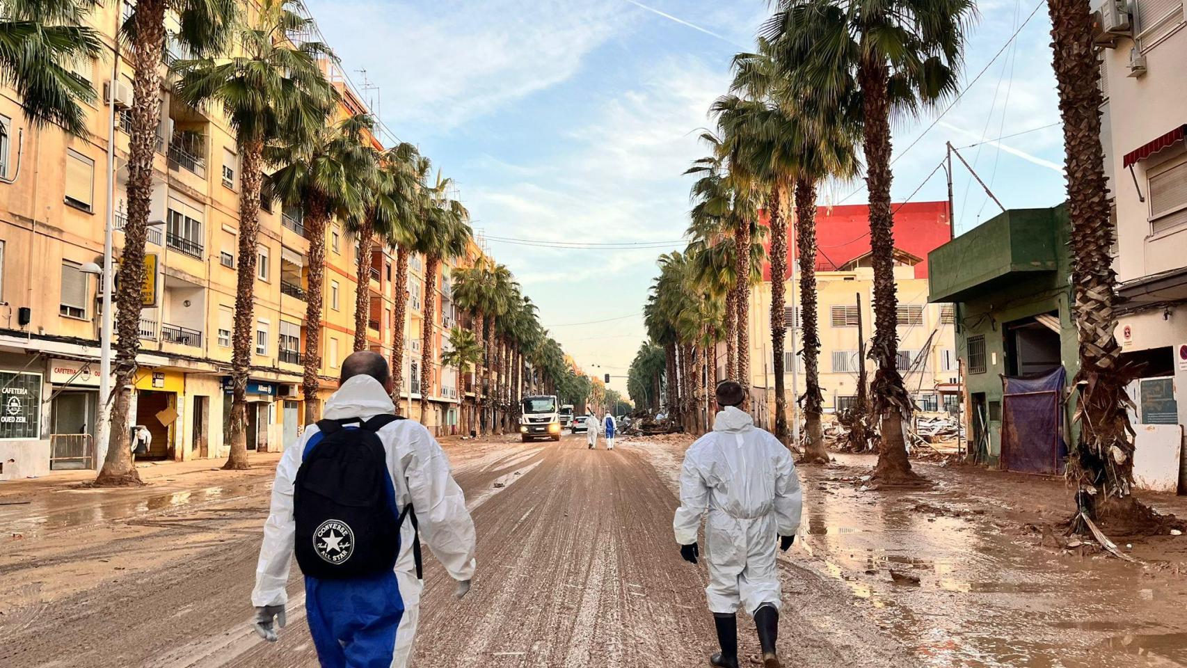 Dos agentes de la Guardia Urbana de Badalona en Valencia