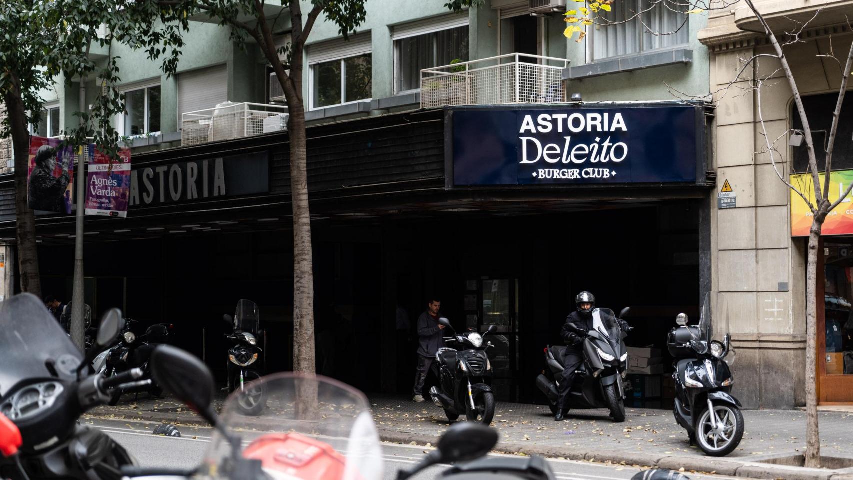 ‘Astoria Deleito Burger Club’, la nueva apertura del Cine Astoria, ubicado en el Eixample