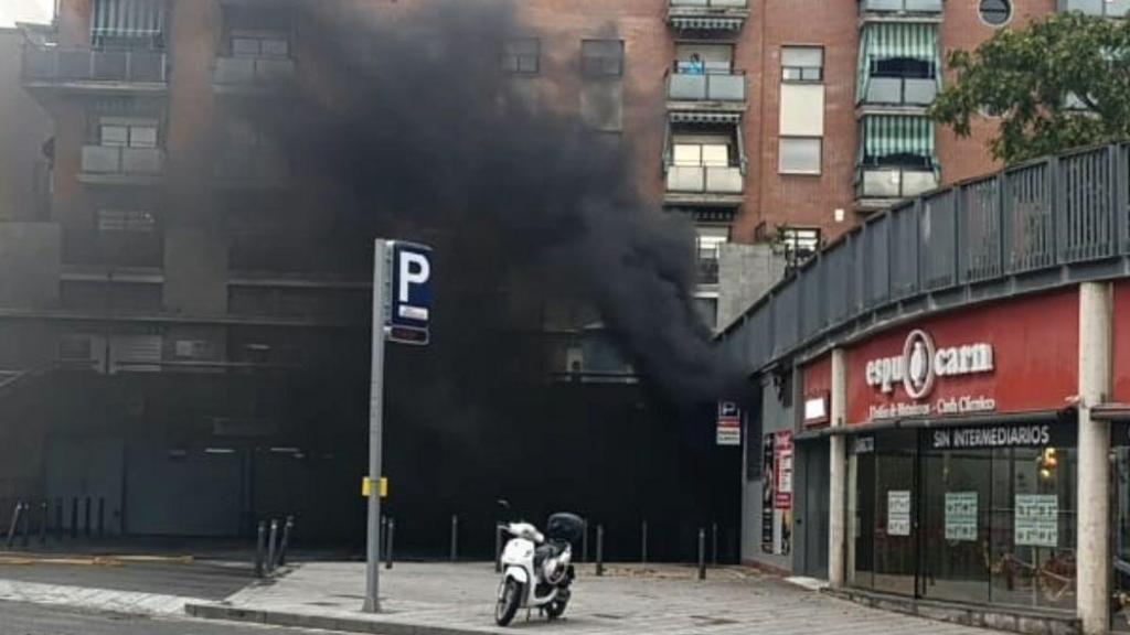 Incendio en el interior de un parking de Santa Coloma de Gramenet