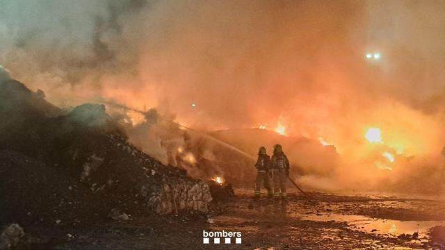 Incendio en una planta de reciclaje en Sabadell