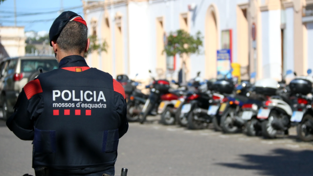 Un agente de los mossos en una imagen de archivo