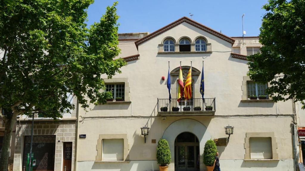 Fachada del Ayuntamiento de Esplugues