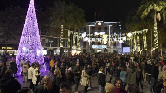 Luces de Navidad en Castelldefels en una imagen de archivo