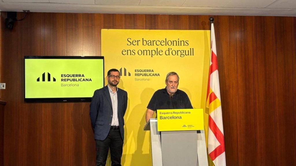 El portavoz adjunto de ERC en Barcelona, Jordi Castellana, junto al concejal Jordi Coronas