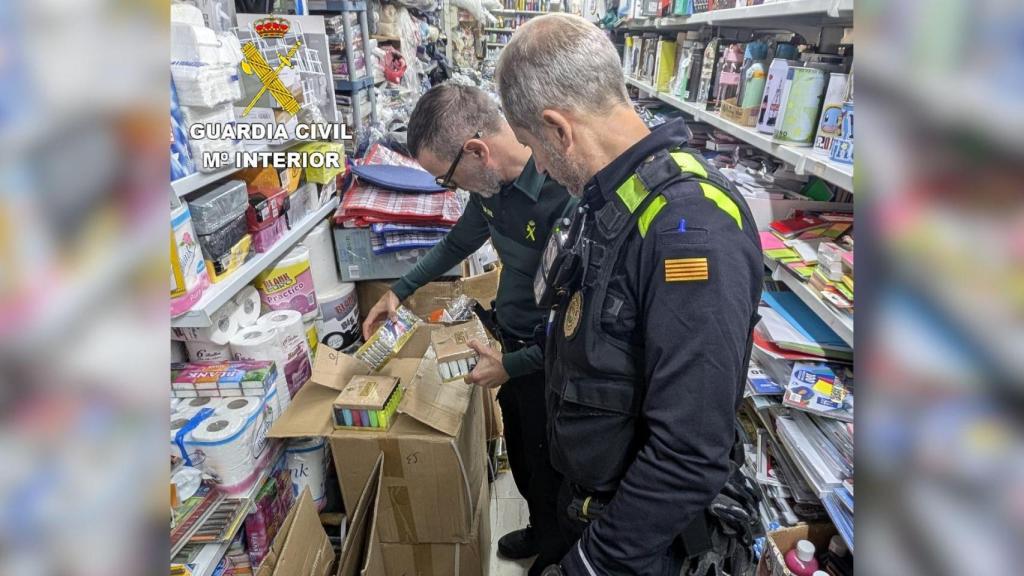 La Guardia Civil interviene más de 20.000 encendedores falsificados en Santa Coloma de Gramenet