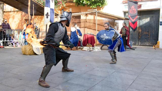 Simulación de una lucha durante la Feria Medieval de Viladecans