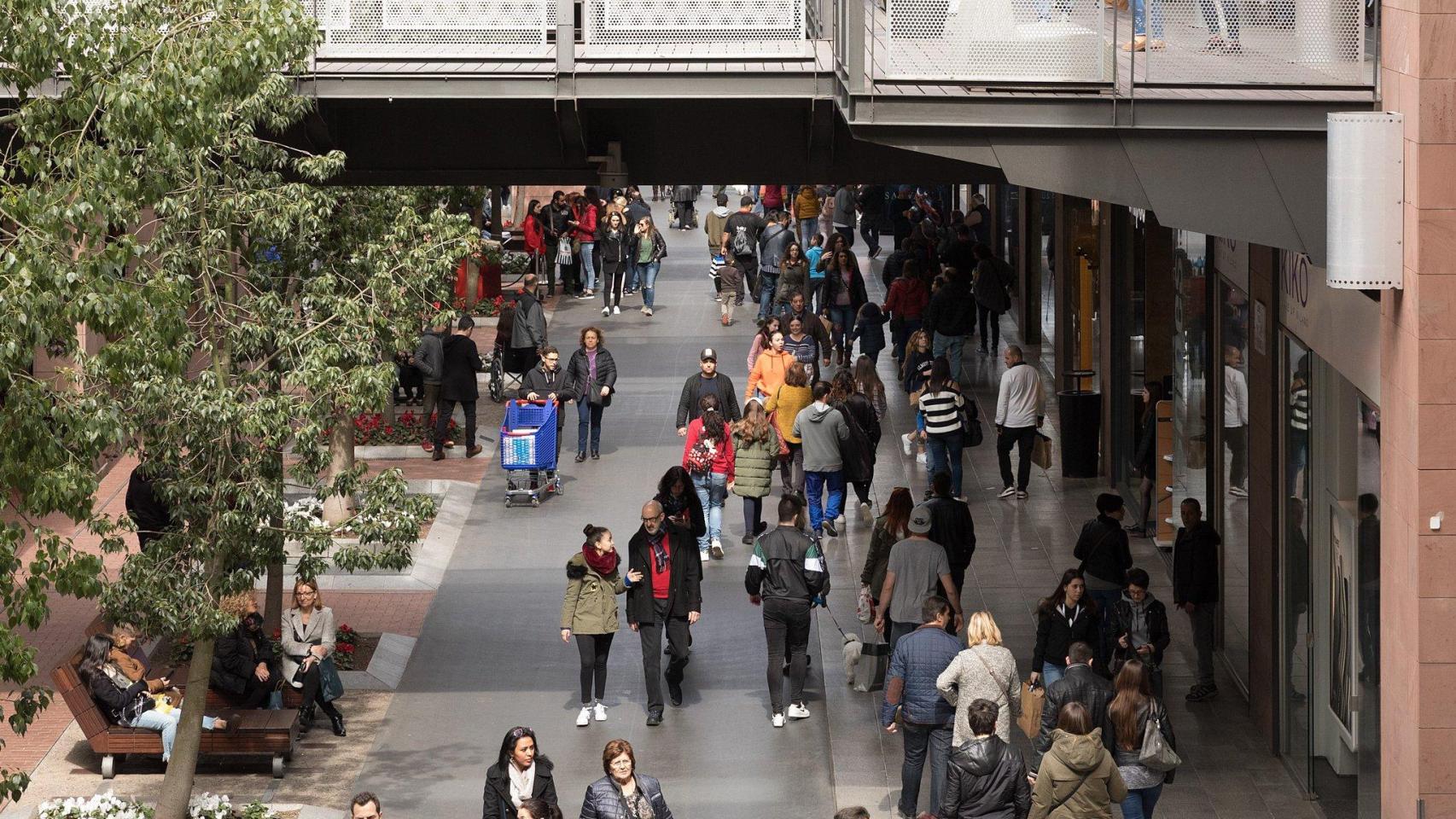 Clientes del centro comercial Westfield La Maquinista