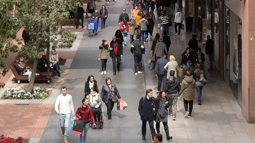 Clientes del centro comercial Westfield La Maquinista