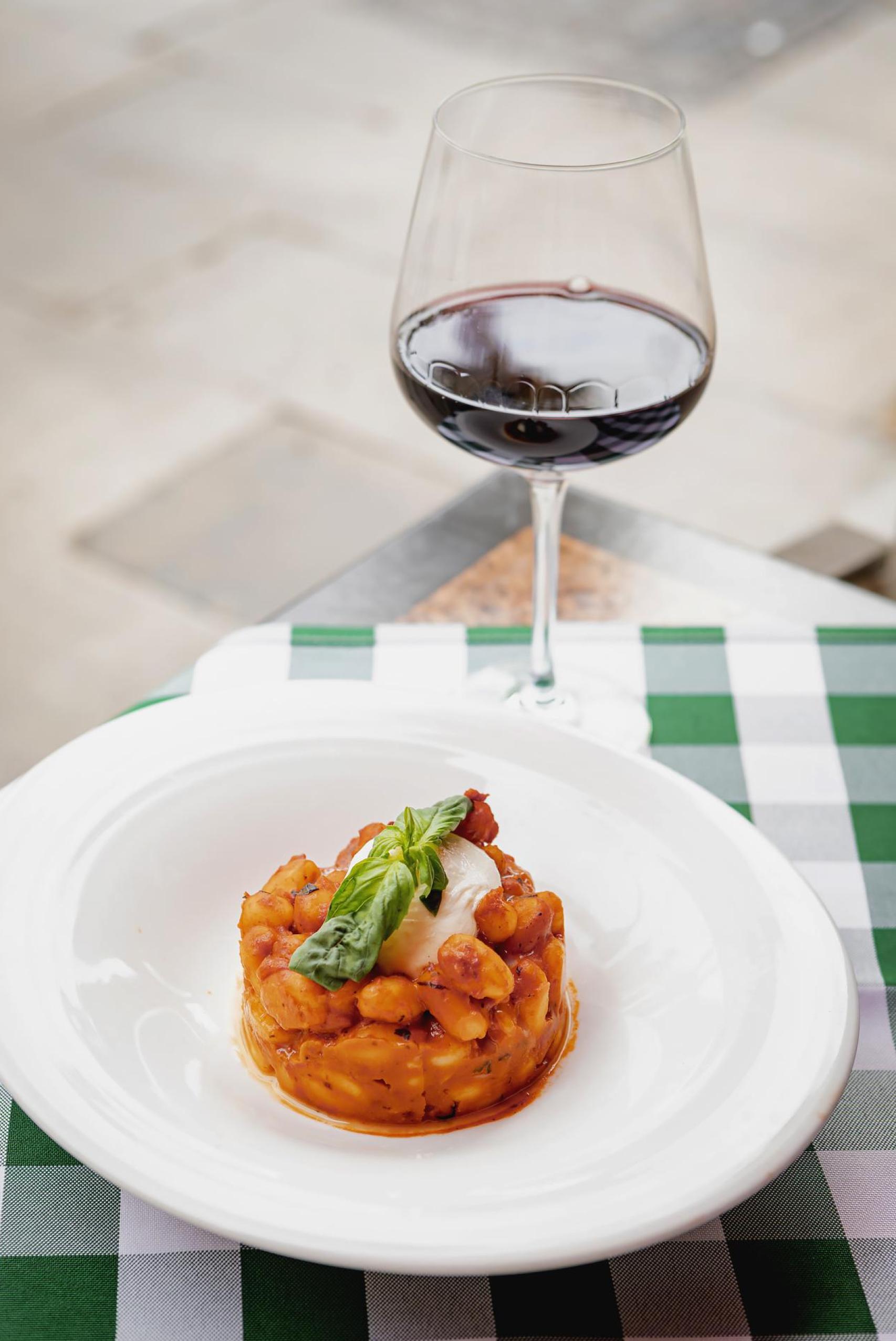 Patatas bravas de Ciao Ciao, restaurante de la plaza Reial de Barcelona