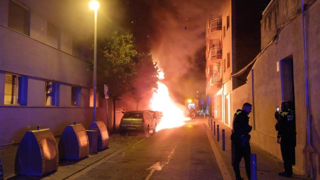 Incendio de coches esta madrugada en el Casc Antic de Sant Adrià