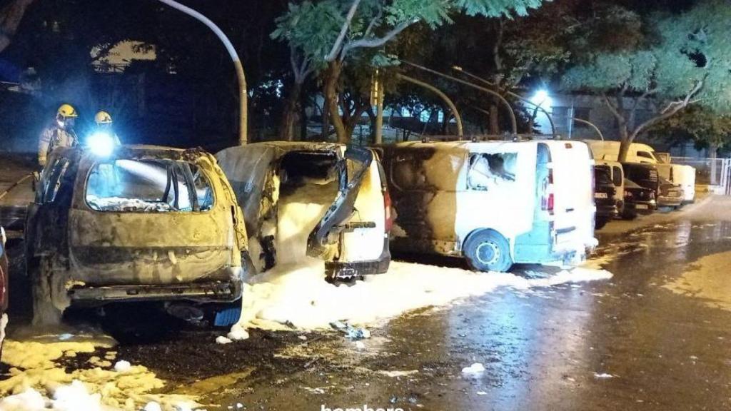 El incendio de coches esta madrugada en Badalona