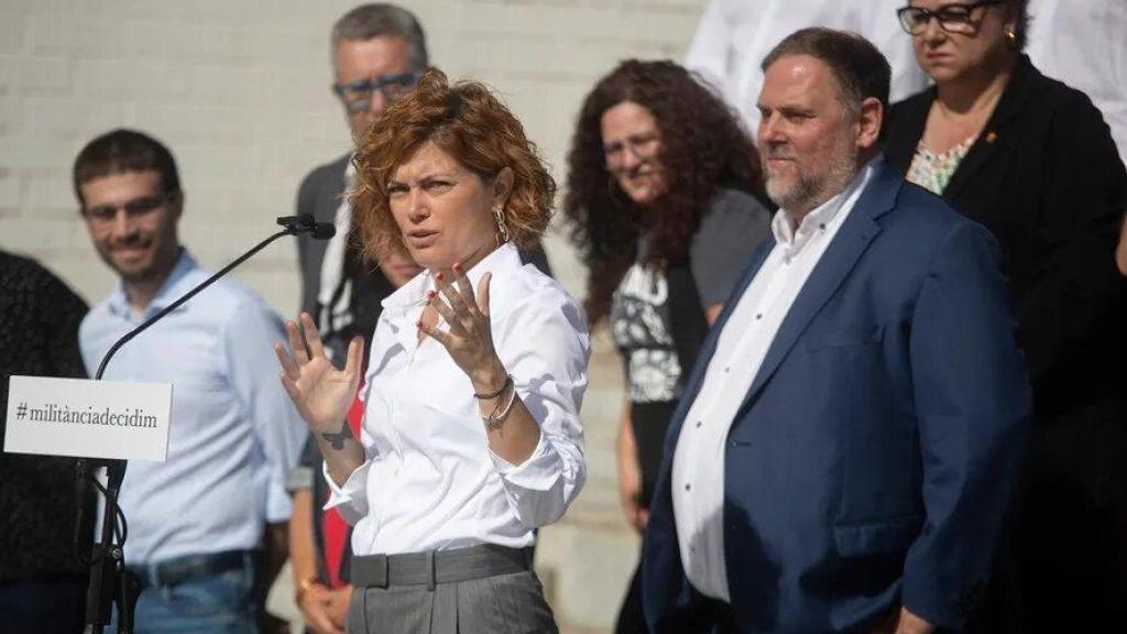 Elisenda Alamany junto a Oriol Junqueras durante la presentación de Militància Decidim