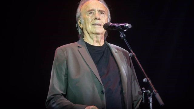 Serrat durante el concierto de Barcelona en solidaridad con Valencia