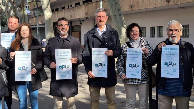 El líder de Junts en el Ayuntamiento, Jordi Martí, junto a miembros de la formación este sábado