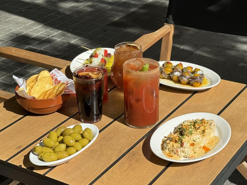 Tapas y platillos de la vermutería V de Vermut, en Sant Antoni