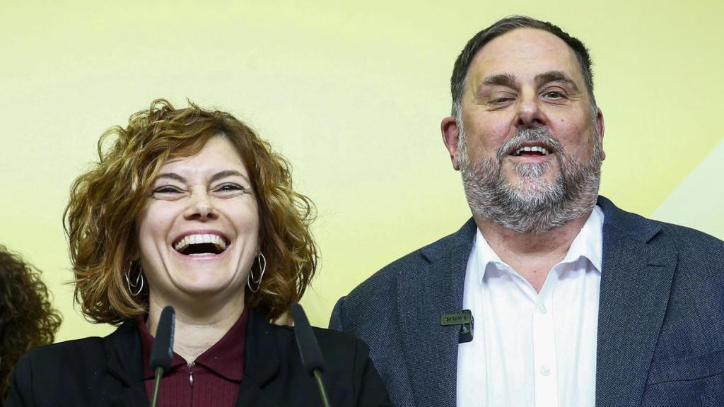 La líder de ERC en Barcelona, Elisenda Alamany, y el presidente de ERC, Oriol Junqueras, tras la victoria de Militància Decidim