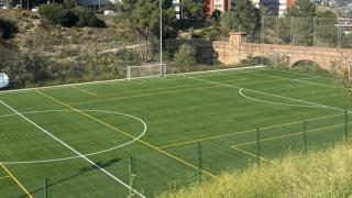 La gespa d'un camp de futbol de Nou Barris posa en escac als futbolistes: set lesions en 12 partits