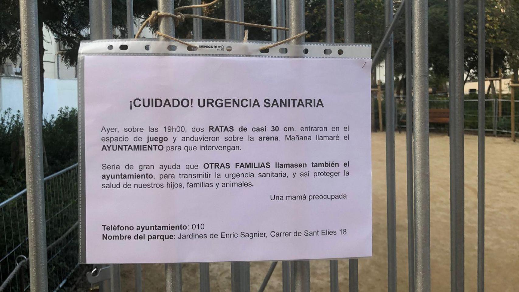 Cartel colgado en los Jardines de Enric Sagnier