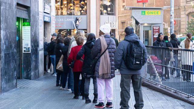 Colas para comprar lotería en Barcelona