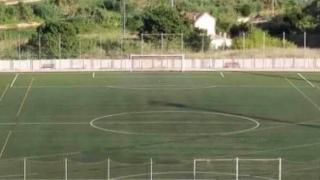 Un nou camp de futbol de Nou Barris, una "chapuza" que incompleix les mesures reglamentàries per jugar