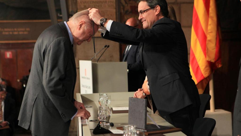 El doctor Jordi Rius, condecorado con la Creu de Sant Jordi por Artur Mas