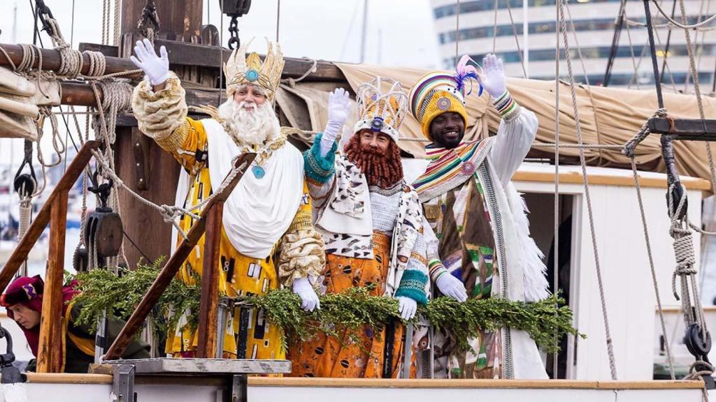 Melchor, Gaspar y Baltasar en la Cabalgata de Barcelona en una imagen de archivo