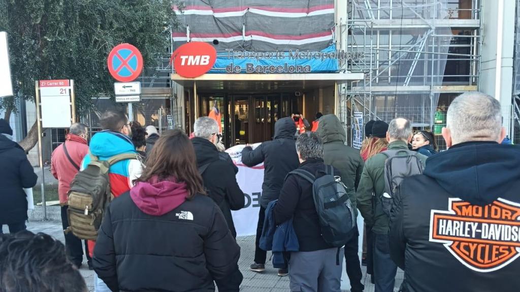 Concentración de este lunes de los vigilantes de seguridad del metro de Barcelona