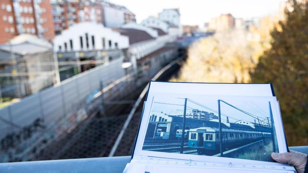 Comparativa del metro antiguo con el actual en un libro de fotografías de Ramón Carbó